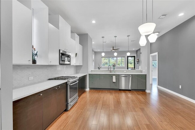 Building Photo - 1518 Parker Ln