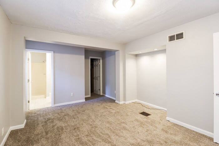 Building Photo - 6920 Gloria Dr