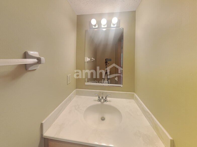 Building Photo - 6476 Kelsey Ct