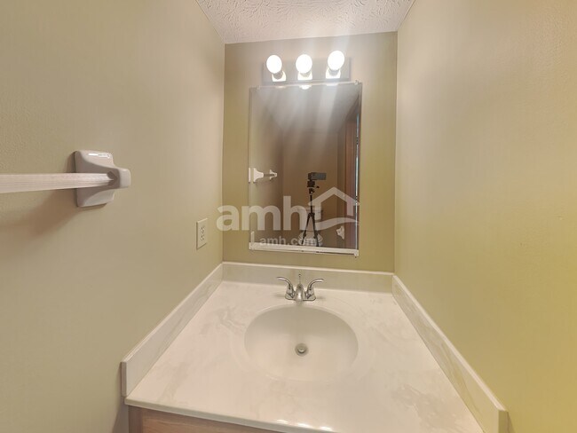 Building Photo - 6476 Kelsey Ct