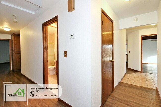 Building Photo - 15714 Middletown Park Dr