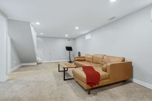 Building Photo - Beautiful 3 Bedroom Craftsman Bungalow Furnished or Unfurnished Available NOW!