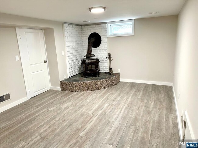 Building Photo - 41 Woods Ave