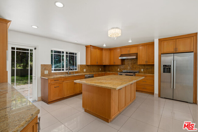 Building Photo - 10926 Alta View Dr