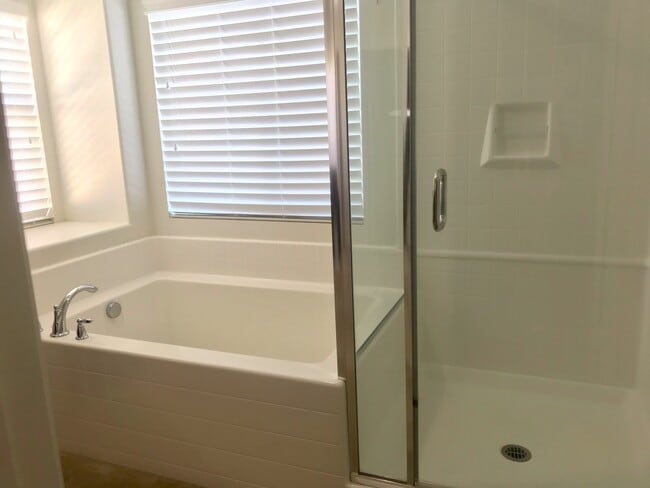 Building Photo - Beautiful Eastvale Newer Home