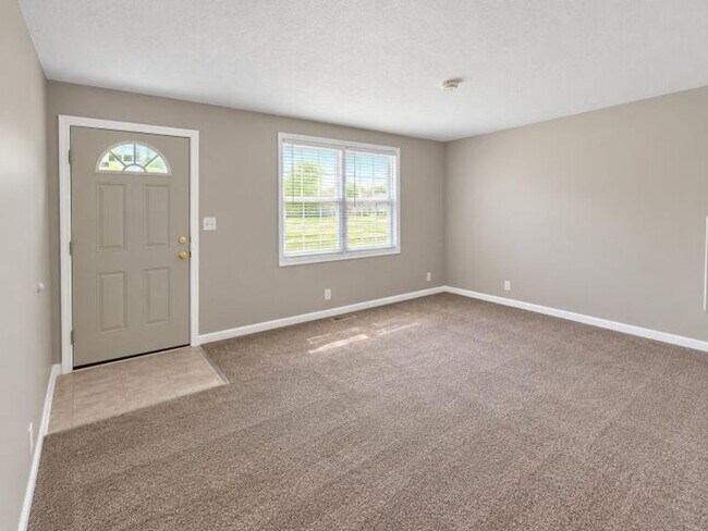 Building Photo - 720 Ranch Hill Dr