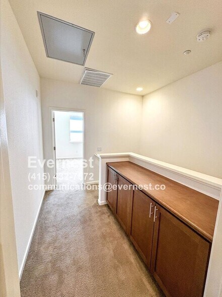 Building Photo - 764 Grandview Ter