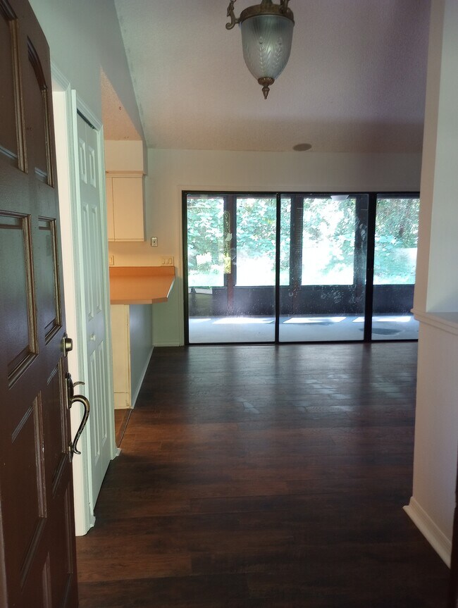Building Photo - 2063 Penncrest Ct