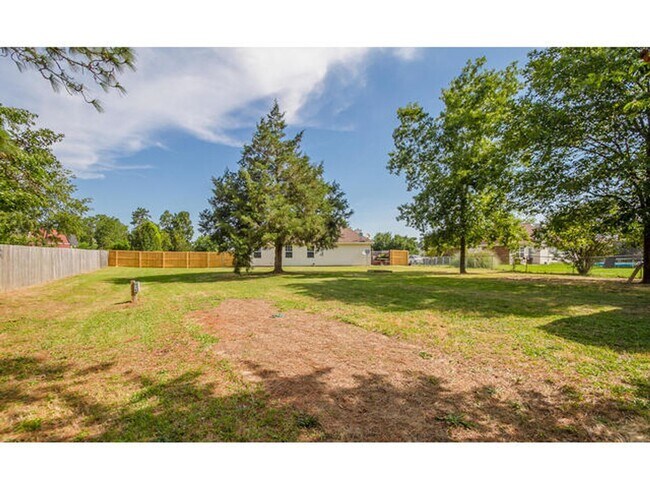 Building Photo - 3568 Crawfordville Dr