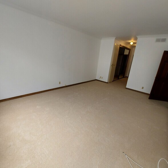 Building Photo - 10676 Wilkins Ave