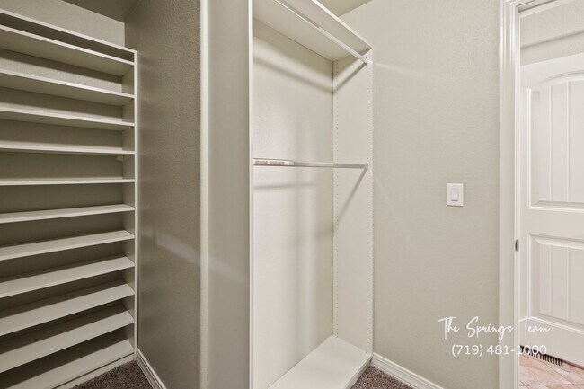 Building Photo - BEAUTIFUL 4BD + BONUS ROOM/3BA/3 CAR GARAG...
