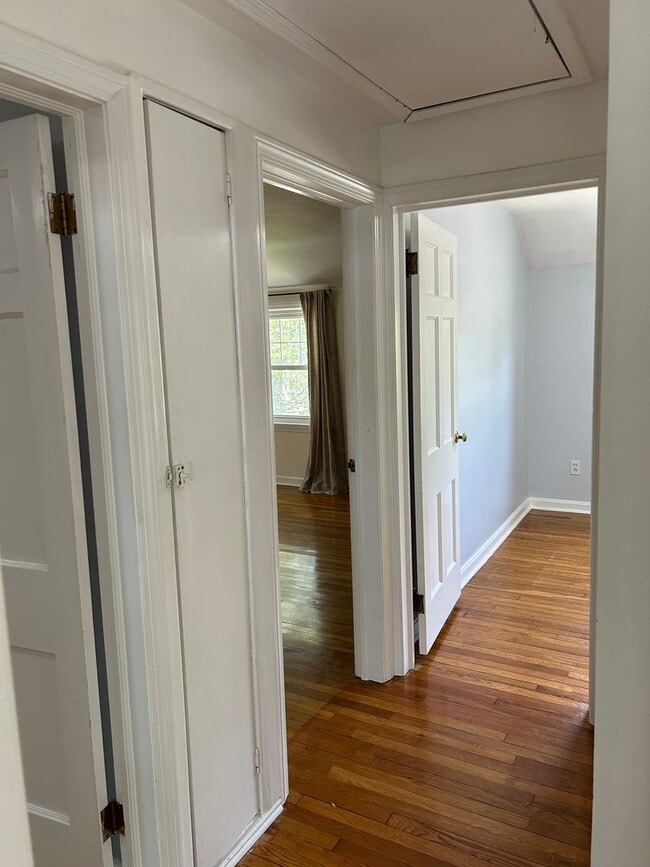 Building Photo - Spacious Colonial For Rent in Lyndhurst