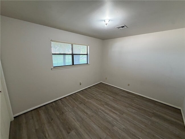 Building Photo - 1657 W Pleasant Grove Rd