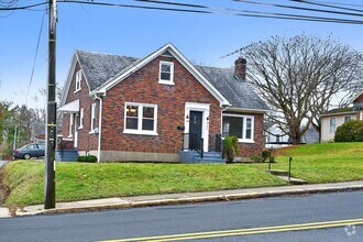 Building Photo - Classic 4br Cape Cod w/2 car detached Garage