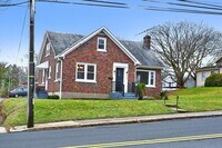 Building Photo - Classic 4br Cape Cod w/2 car detached Garage
