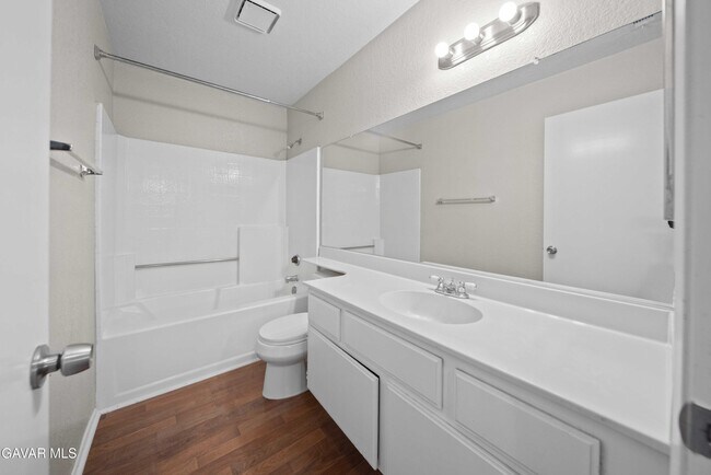 Building Photo - 43007 Pearlwood Dr