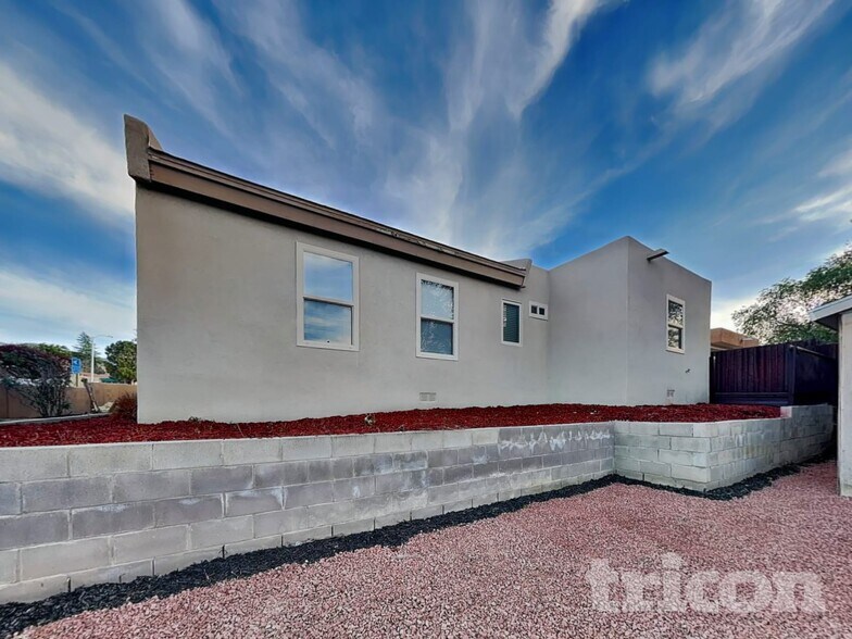 Building Photo - 9800 Denali Rd NE