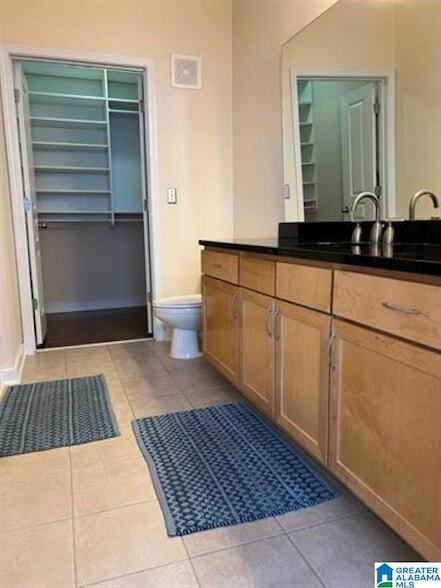 Building Photo - 2020 5th Ave