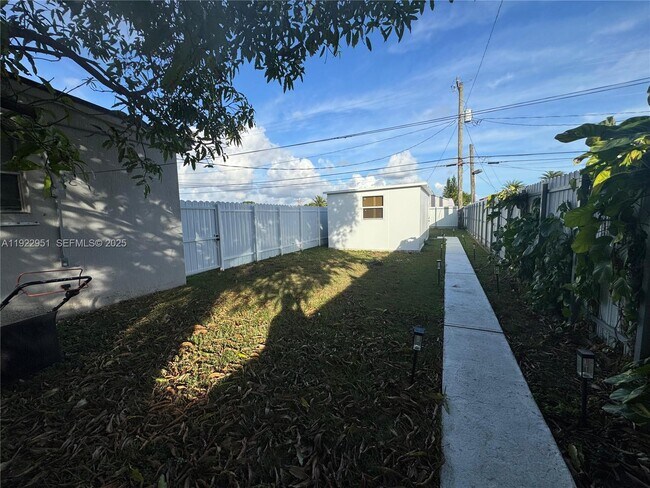 Building Photo - 4341 SW 99th Ct