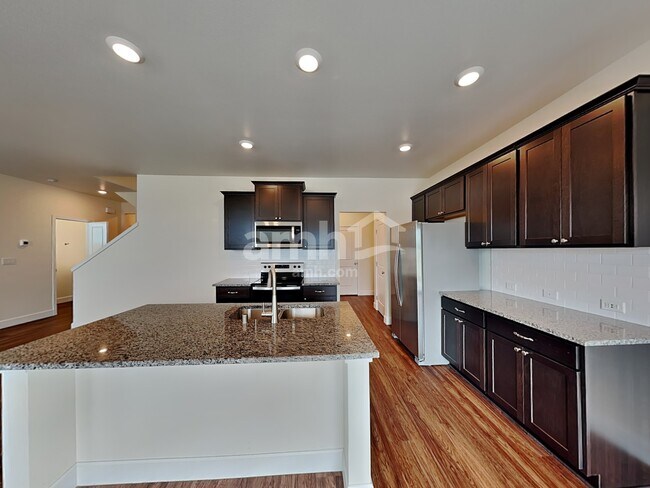 Building Photo - 6894 35th Pl NE