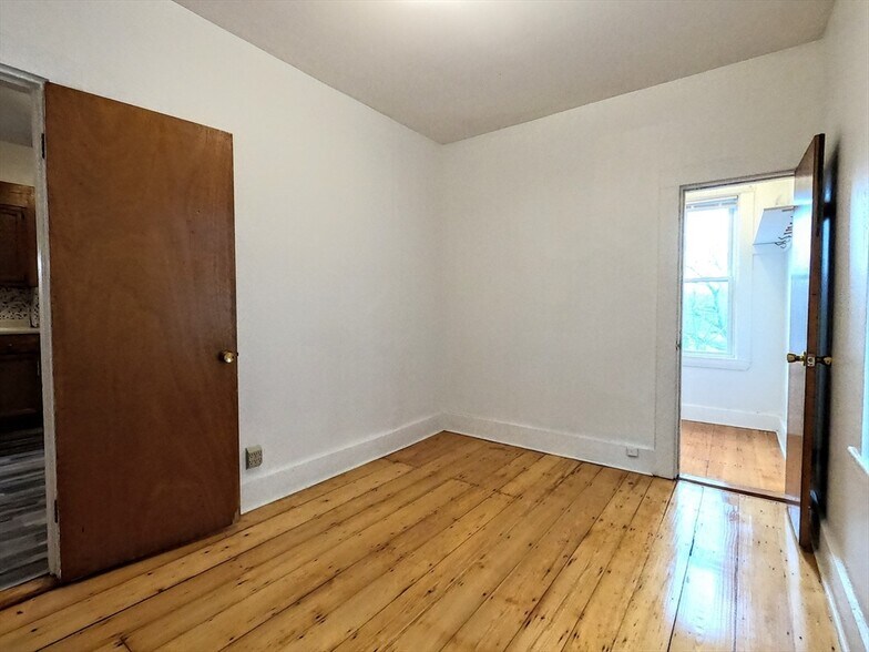 Building Photo - 90 Wenham St