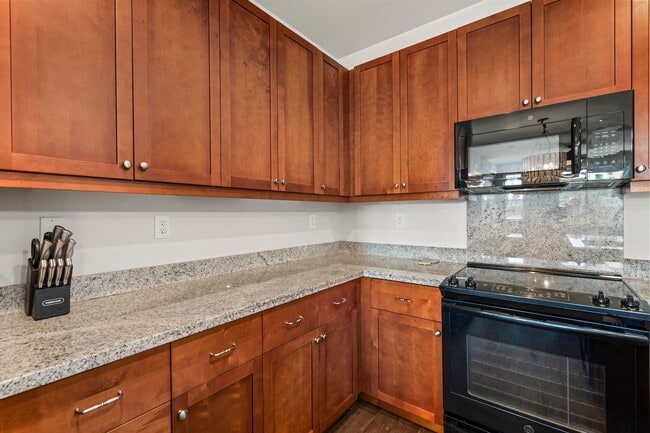 Building Photo - Kahoma Village: Fully furnished 4-bedroom, 2.5-bath home