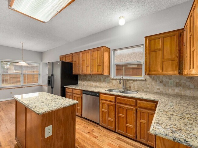 Building Photo - 7010 Graham Dr