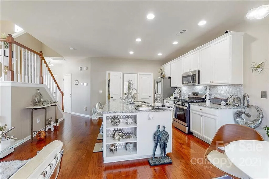 Primary Photo - Room in Townhome on Adare Mews Rd