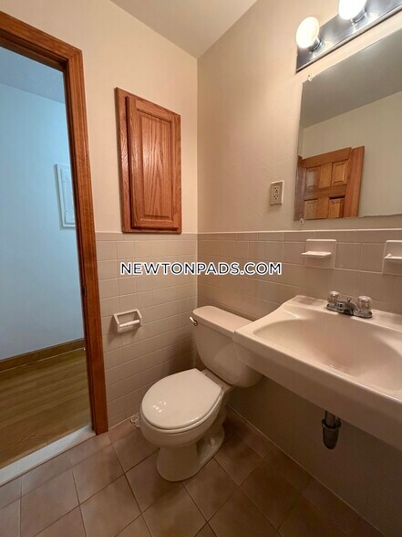 Building Photo - 282 Grove St