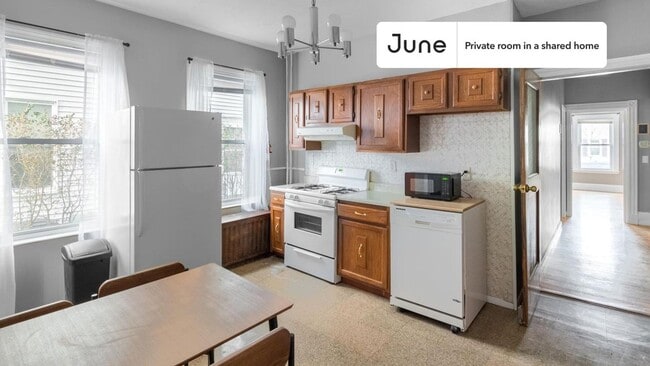 Building Photo - 106 Beacon St