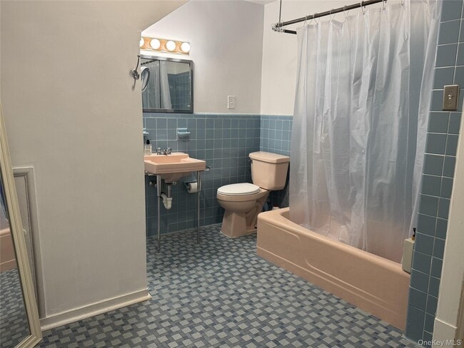 Building Photo - 116 Castle Heights Ave