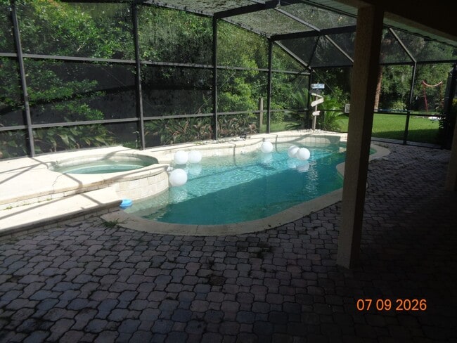Building Photo - Beautiful 4 Bed/ 3bath Pool home