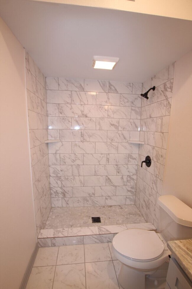 Building Photo - Coming Soon! Updated 3 Bed 2 Bath Rental! ...
