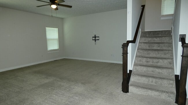 Building Photo - Spacious 4-bedroom, 3.5-bath home in Tipp City, OH