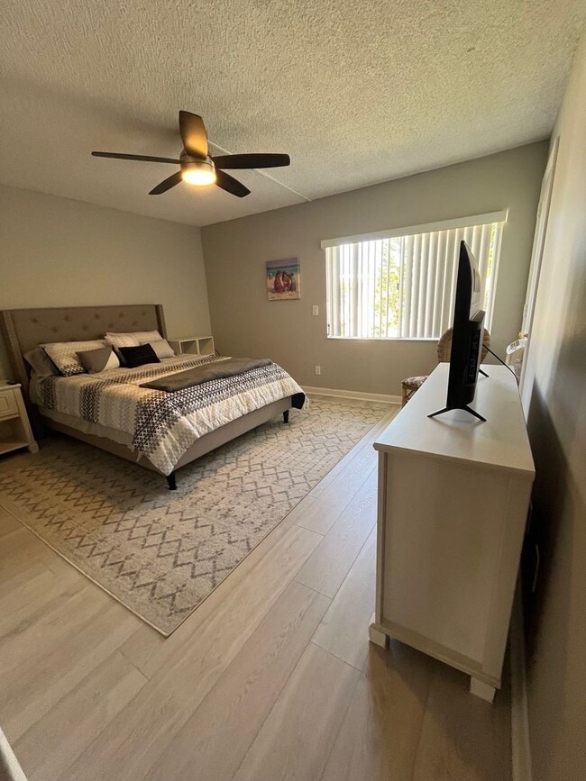 Building Photo - Renovated 2/2 Beacon 21 Condo Waterfront 55+ Community