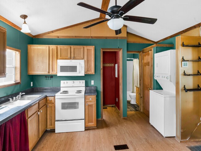 Building Photo - 1449 Suncrest St