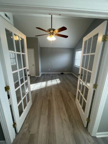 Primary Photo - 405 Harrison St