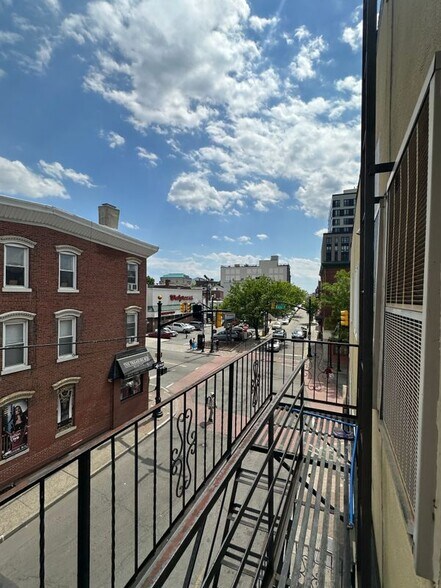 Building Photo - 46 Ferry St