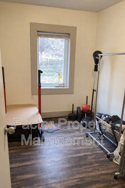 Building Photo - 103 Locust St