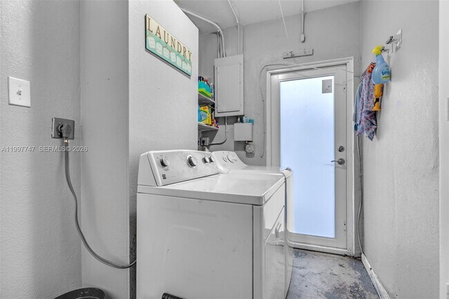 Building Photo - 17930 NE 6th Ave