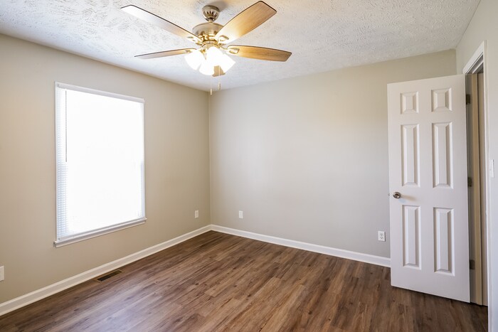 Building Photo - 1047 E Monica Dr