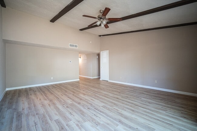 Building Photo - 2026 Quail Valley E Dr