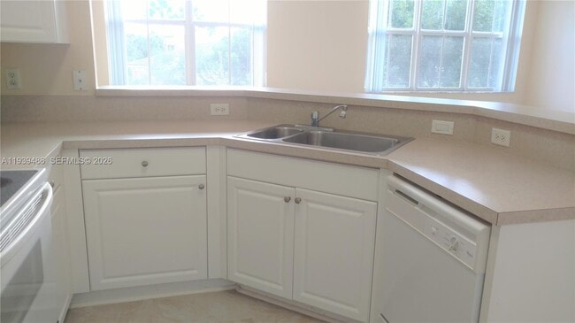 Building Photo - 4404 SW 160th Ave