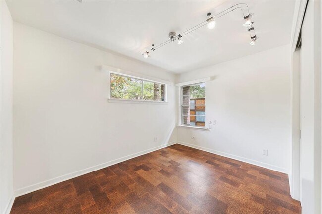 Building Photo - 5221 W 43rd St