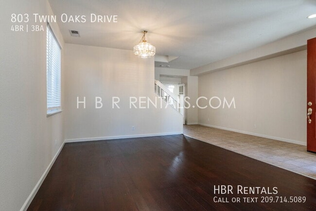 Building Photo - 803 Twin Oaks Dr