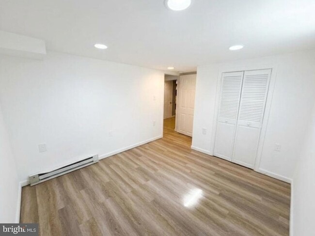Building Photo - 209 4th Ave