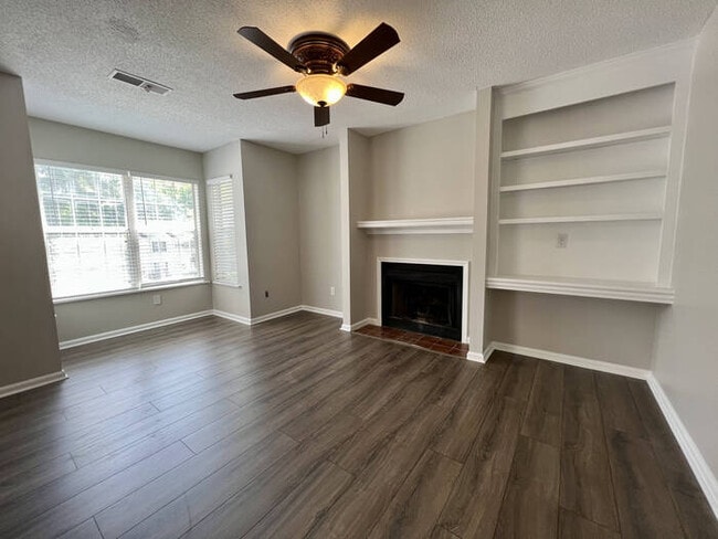 Building Photo - 21A Battery Walk Court