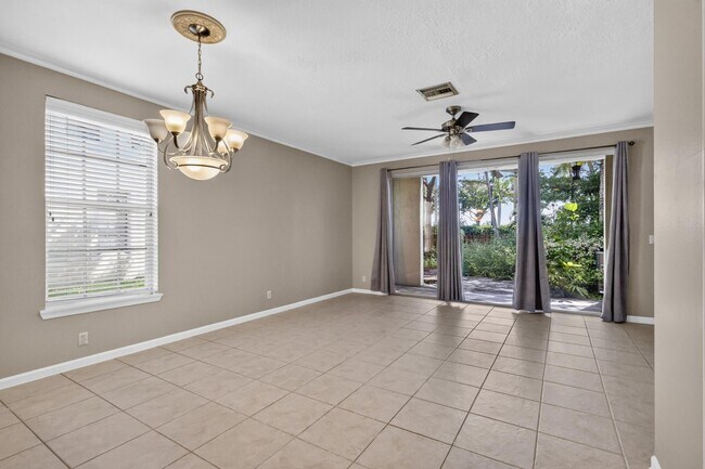 Building Photo - 8103 Bellagio Ln