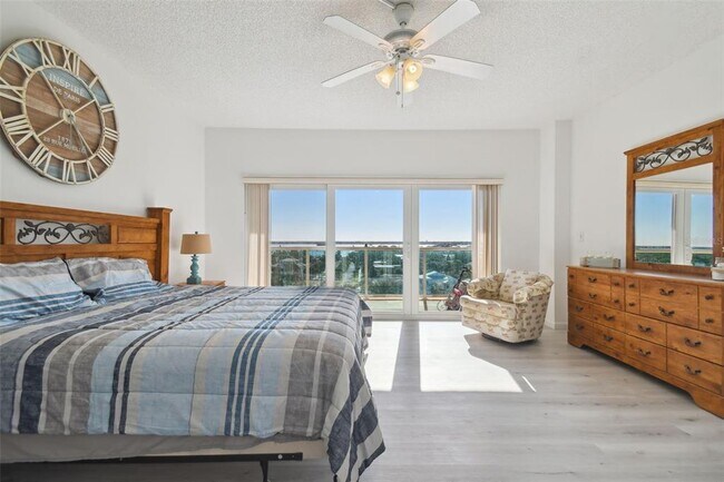 Building Photo - 880 Mandalay Ave