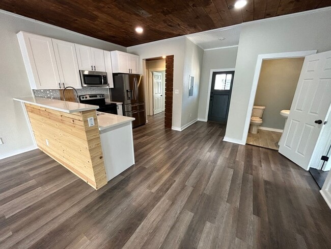 Building Photo - 1245 Kayton Ave